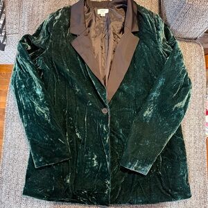 Crown & Ivy Green Velvet Blazer with Black Lapel